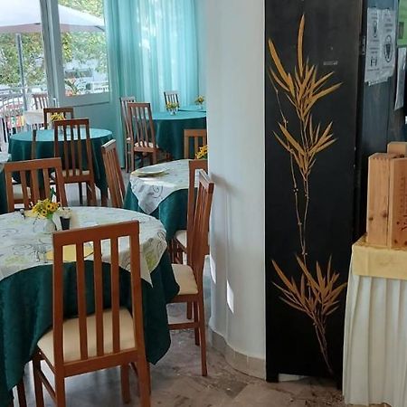 Hotel Santini Римини Екстериор снимка