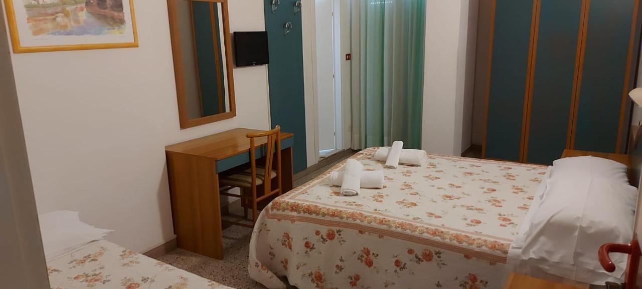 Hotel Santini Римини Екстериор снимка