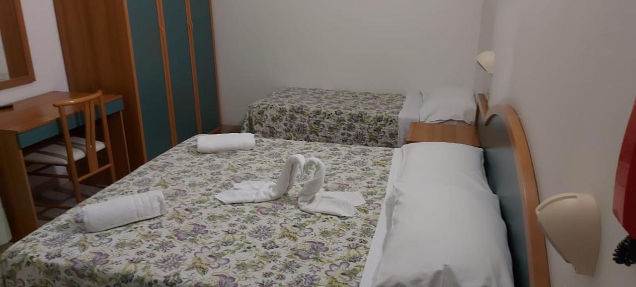 Hotel Santini Римини Екстериор снимка