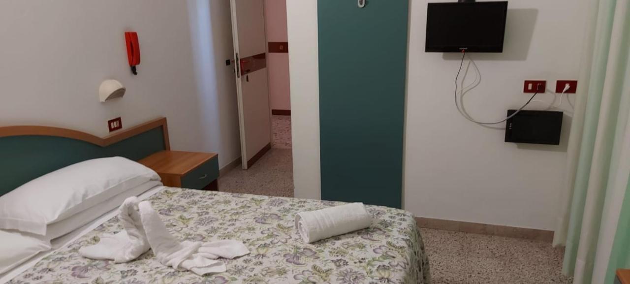 Hotel Santini Римини Екстериор снимка