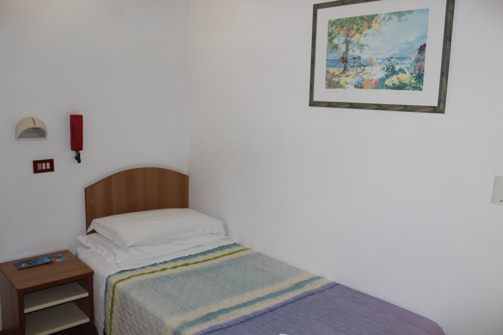 Hotel Santini Римини Стая снимка