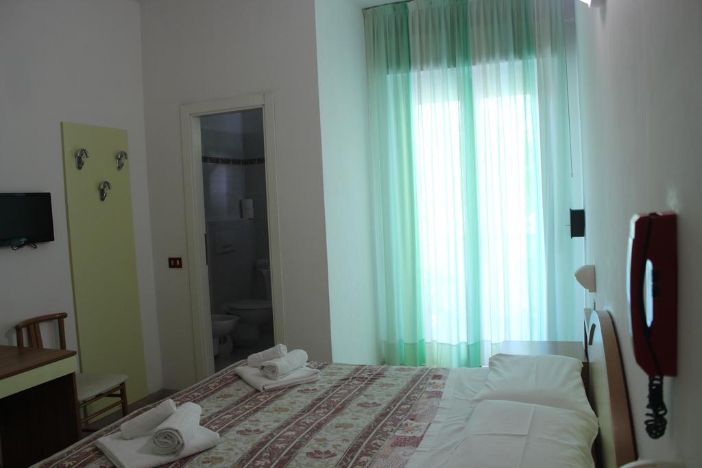 Hotel Santini Римини Стая снимка