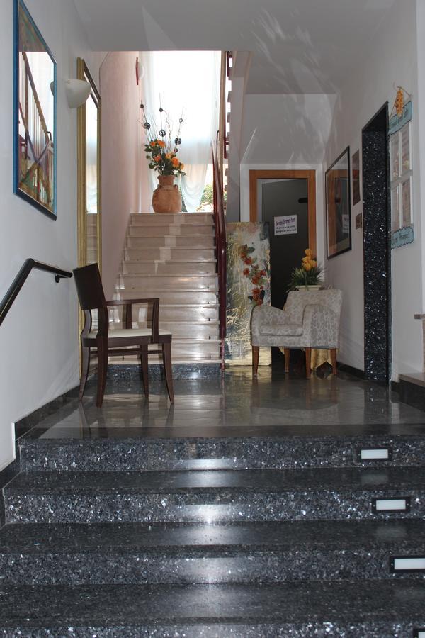 Hotel Santini Римини Екстериор снимка